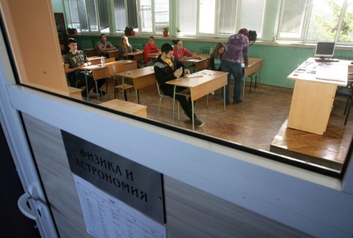 Над 48 500 зрелостници се явяват на матура по БЕЛ