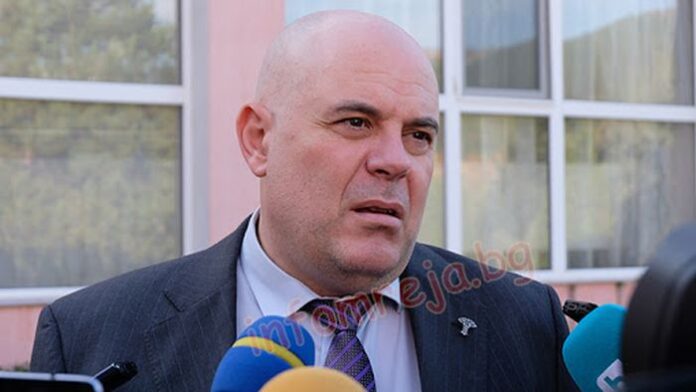 Гешев се срещна с близка на пострадалата при ПТП-то в Самоков