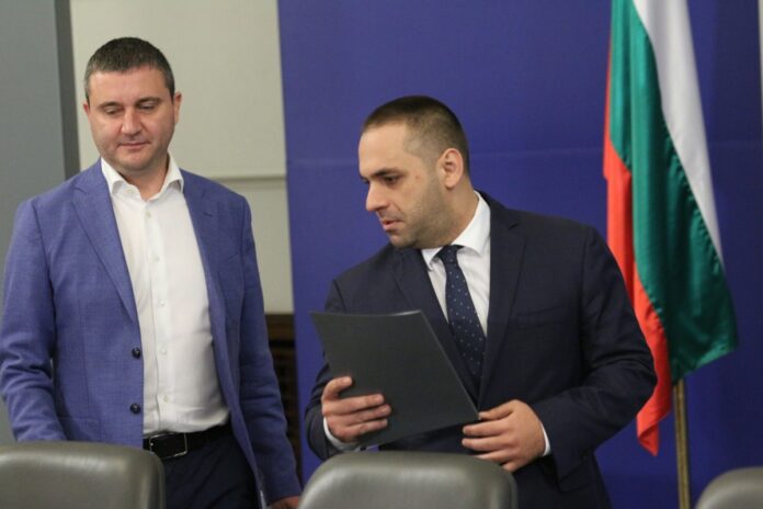 Горанов: Придобиването на акции на ПИБ не е държавна помощ