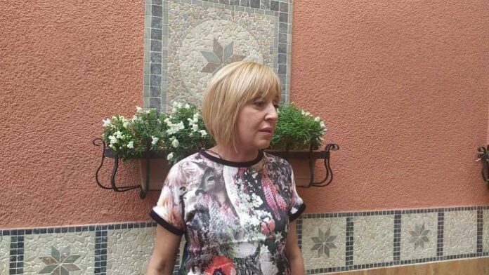 Манолова: Мерките на Борисов са подарък за рождения ден на Пеевски