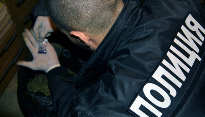 Арестуваха перничанин за притежание и разпространение на дрога