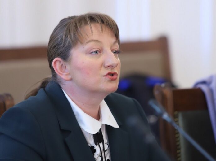 Деница Сачева: Предсрочните избори могат да бъдат най-рано през декември
