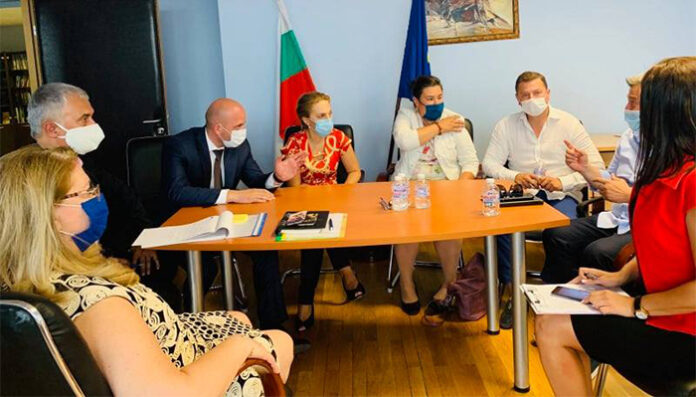 Двама министри се срещнаха с туристическия бранш в Банско