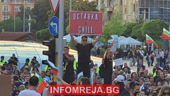 Горанов няма да подава оставка, Каракачанов мисли варианти