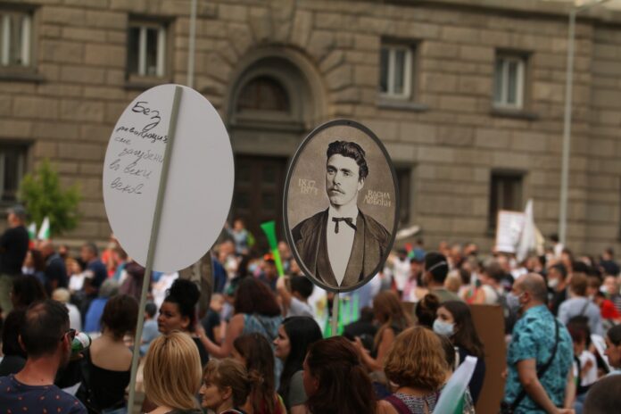 Ден 9: В навечерието на рождението на Левски протестите не стихват