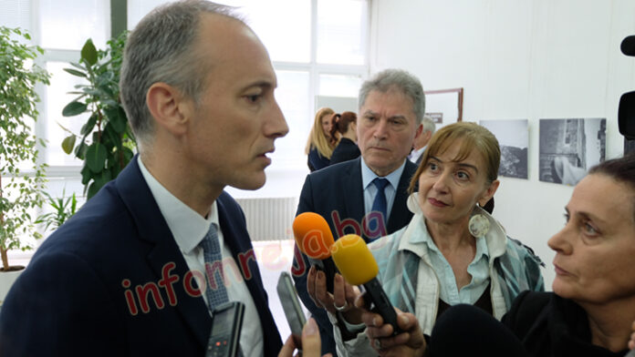 Министър Вълчев: Новата учебна година започва присъствено