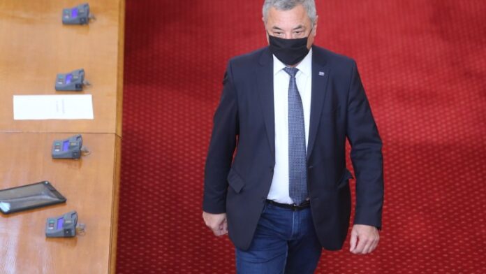 Валери Симеонов потвърди, че ограничават студения резерв