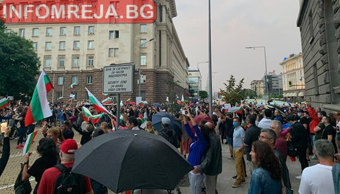 Протестиращите блокираха булеварда пред НС