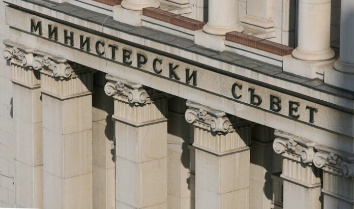 Министрите заседават онлайн заради служители с COVID-19
