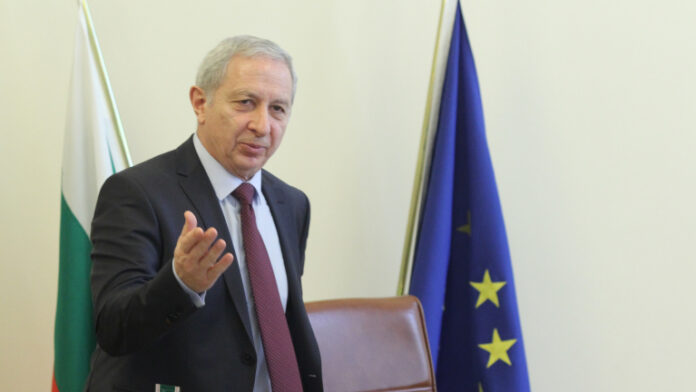 Борисов за Пеевски: Шиши нареди кабинета на Радев
