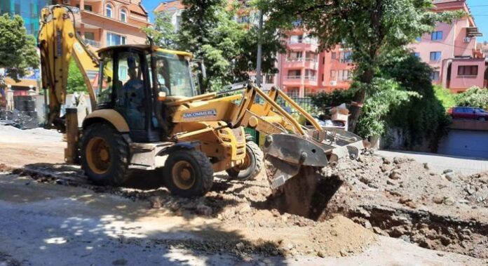 Започна полагането на канализация на най-натоварената улица в Перник