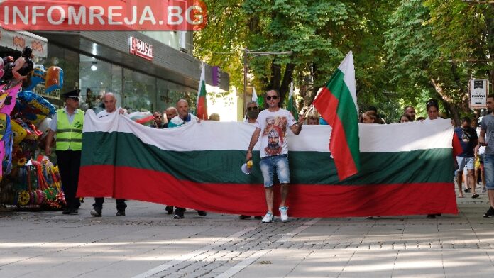 Мощна подкрепа от благоевградчани в София! Протестите не стихват в областния град