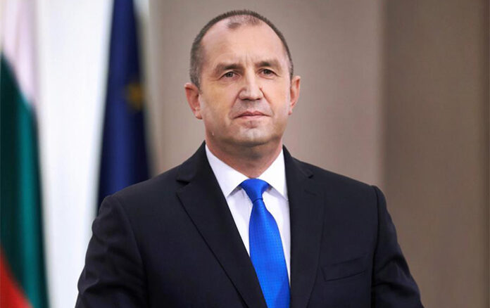 Радев за рокадите: Опит за печелене на време, от който губи България