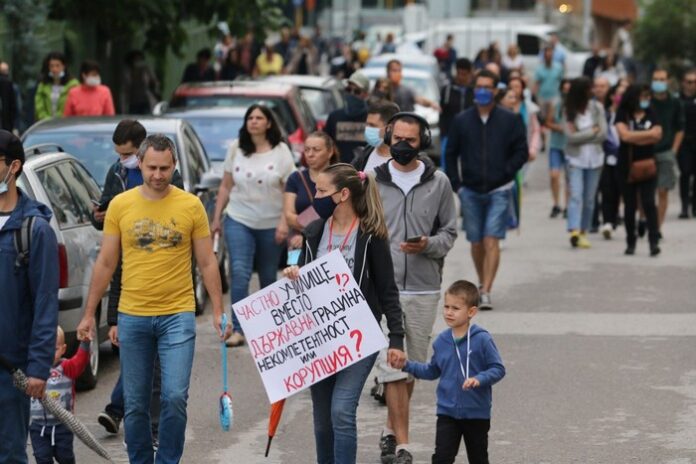 Протест в „Манастирски ливади“: граждани искат общинска детска градина, а не частно училище