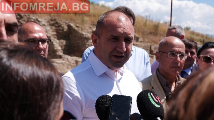 Президентът поиска оставката на Борисов и Гешев