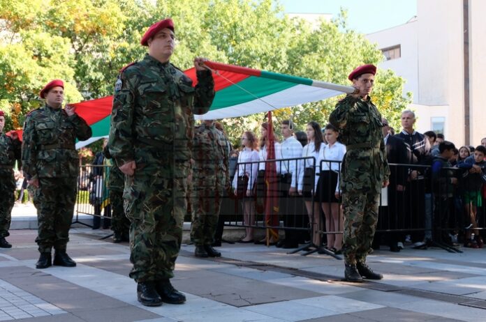 Обявен е конкурс за 190 вакантни войнишки длъжности