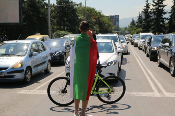 Протестиращите опъват палатков лагер в Триъгълника на властта