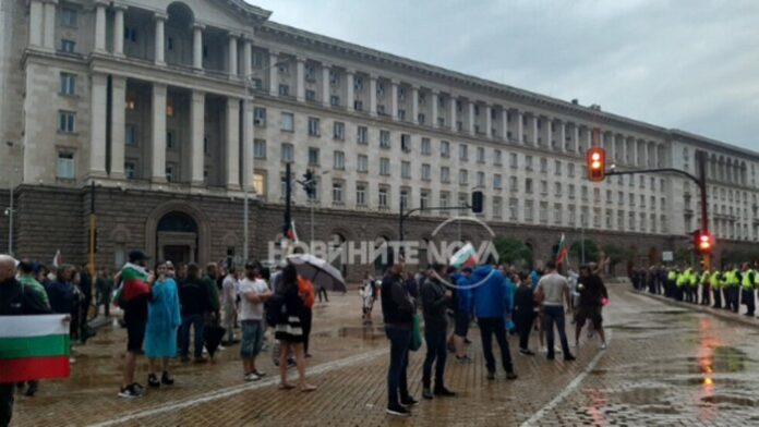 Без ескалация на напрежението завърши 17-ият ден на протест в София