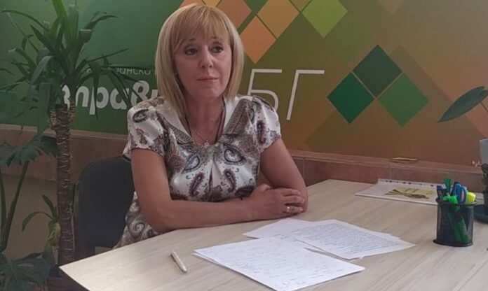 Мая Манолова ще поиска от президента и премиера да предложат референдум за промените в Конституцията