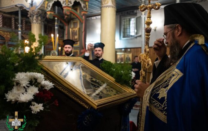 Архиерейска вечерня с молебен в кюстендилския храм „Успение Богородично“