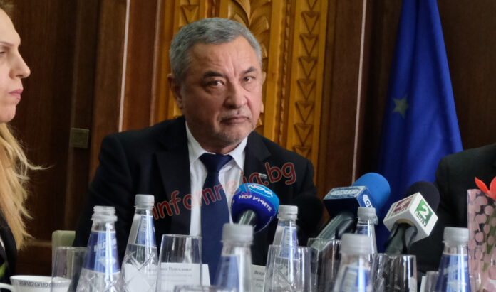 Симеонов: Предложих на Борисов да се оттегли и друг от ГЕРБ да поеме управлението