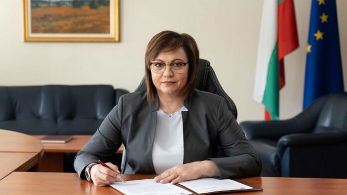 Нинова пита къде са Борисов и Караянчева