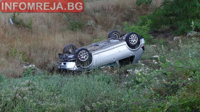 Кола се преобърна на Предел, двама са пострадали