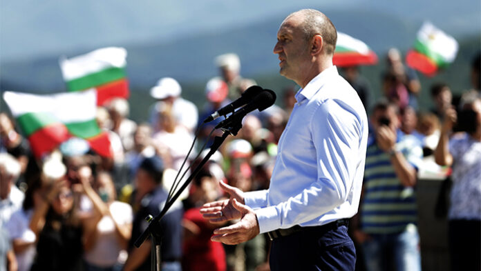 Президентът от Шипка: Мафията се опитва да вкара България в глух коловоз