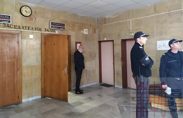 Постоянен арест за двама, обвинени в кражба на електроенергия за криптовалута