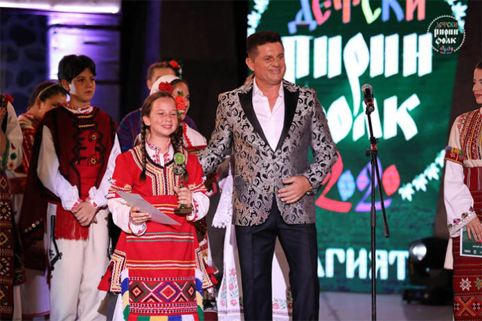 Децата от Банско триумфираха на Детския "Пирин фолк"