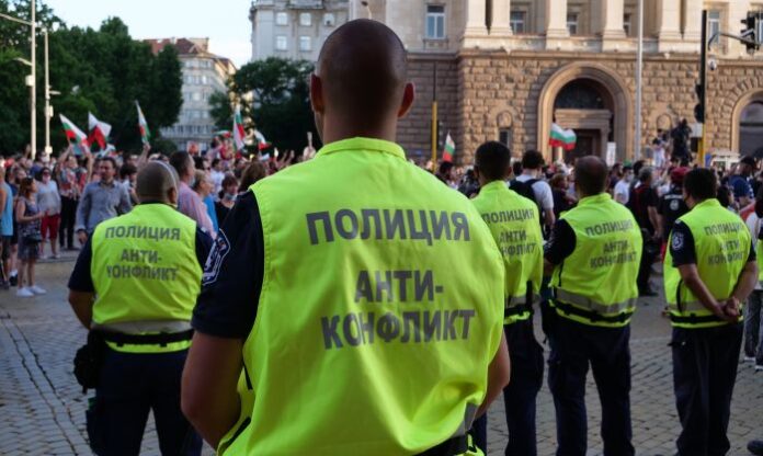 Остават блокирани кръстовищата на Орлов мост и Софийския университет