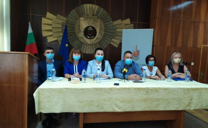 За по-малко от 24 часа задържаха двама, обрали възрастна жена в Пернишко