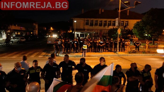 Започва вътрешна проверка в ОДМВР-Благоевград, имало ли е насилие над протестиращ
