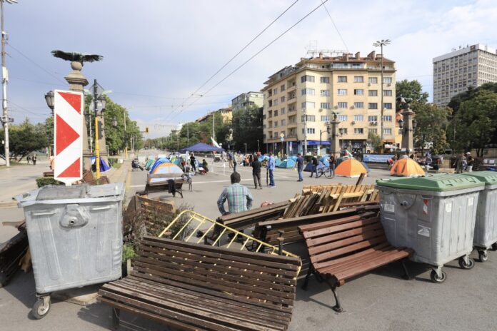 Освобождават движението на кръстовището пред Софийския университет