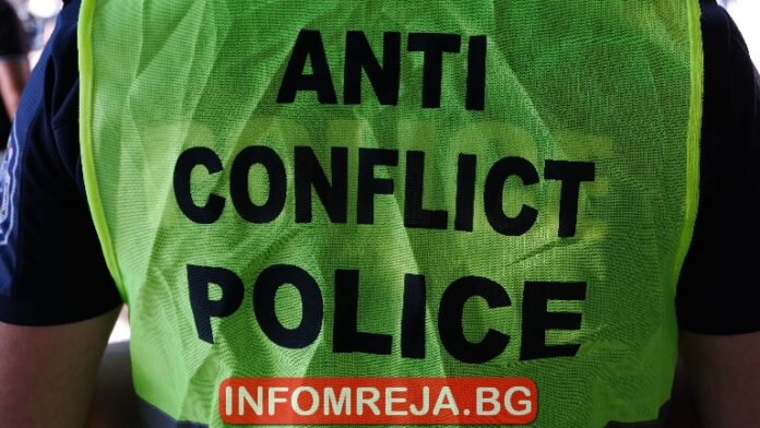 Месец протести в София! Отново блокада на МС с палатки, има задържан