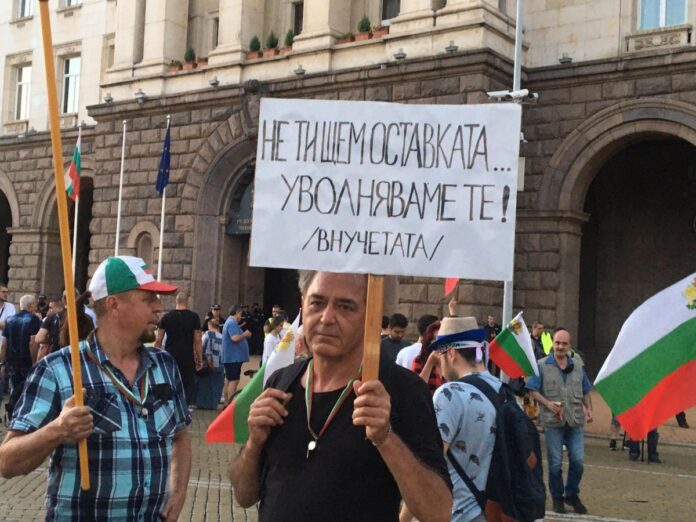 В София – мощните викове “оставка” не спират