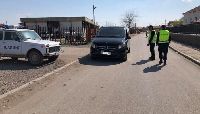 Петима задържани при операция на полиция и прокуратура в Сливенско