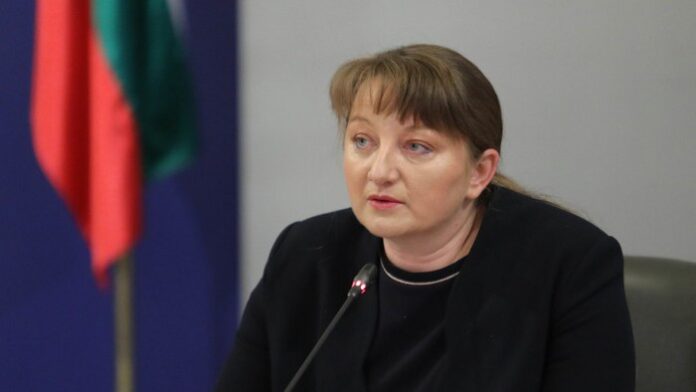 Програма предвижда ваучери за наемане на детегледачки