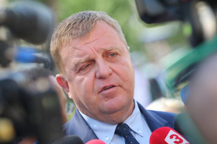 Каракачанов: Трябва ли да взема винкела, на протестиращите се плаща до 500 лева