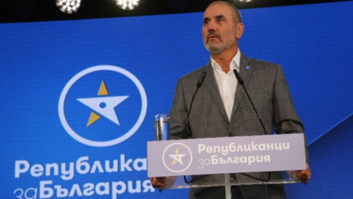 Цветан Цветанов представи лицата на новата си партия „Републиканци за България“
