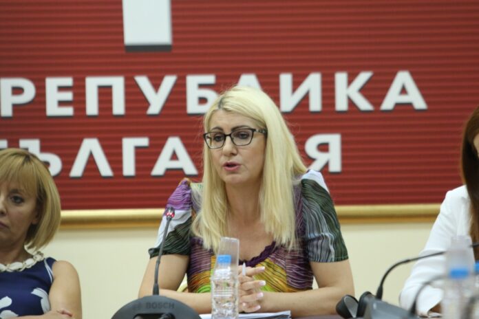 Официално имаме нов правосъден министър! Ахладова: Не познавам Пеевски
