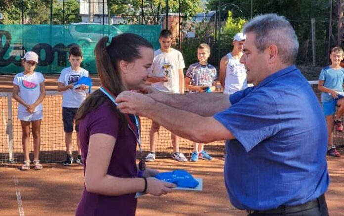 Пламен Алексиев награди млади тенисисти в Радомир