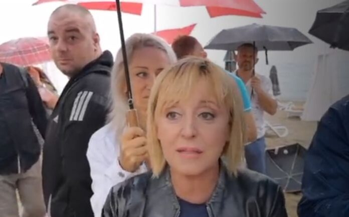 Манолова: Борисов раздава парче по парче българска земя, за да се задържи във властта