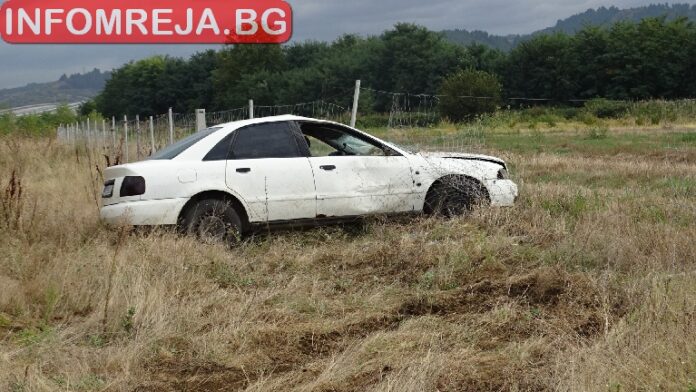 Кола излетя от магистрала “Струма” и се приземи в мрежа