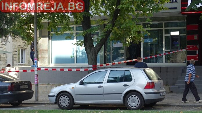 4 000 лева, 800 евро и 100 долара са откраднати от банката в Сандански