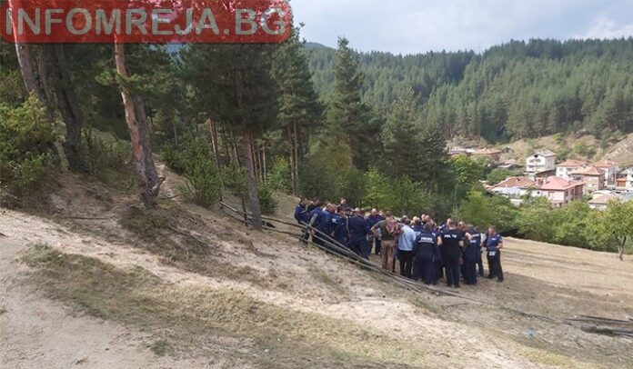 Намериха детска сандалка в гората над Якоруда