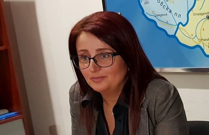 Нови лазерни принтери подари на две дупнишки училища депутатът Радослава Чеканска