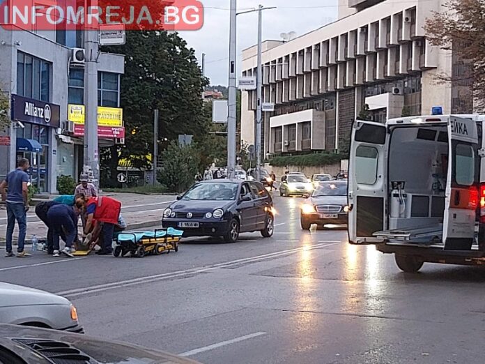 Кола блъсна пешеходка на булевард в Благоевград