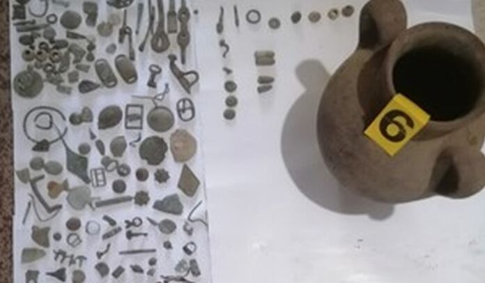 Гранични полицаи разкриха голямо количество незаконно съхранявани антични предмети