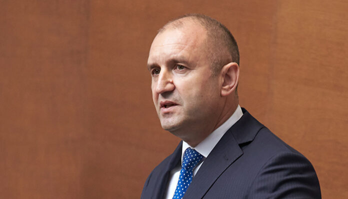 Радев: Няма друг път за излизане от блокажа освен оставката на кабинета